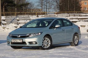 ����-����� Honda Civic, Mazda3