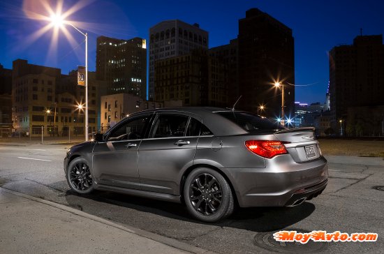 ������������ � ���-����� 2013: Chrysler 200 Special Edition