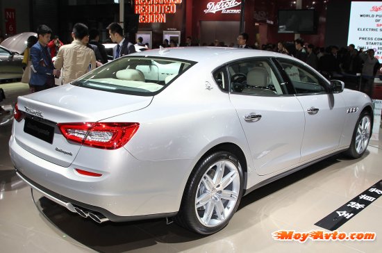 ������� � ������ 2013: Maserati ���������� Quattroporte V6 ����-�����