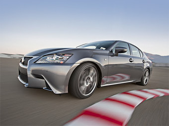 "����������" Lexus GS ����� ������������� � BMW M5