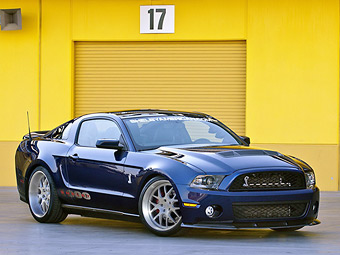 Ford Mustang ����� ��������� � �������� � Bugatti Veyron