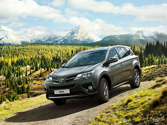 ��������� Toyota RAV4 ������� �� �������� Renault Logan