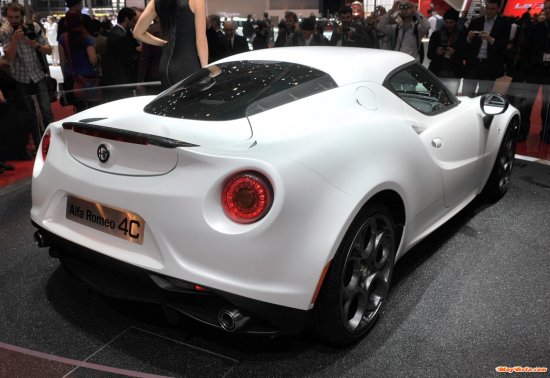 ������������ � ������-2013: Alfa Romeo 4C Launch Edition ��������� � ����������� � ���