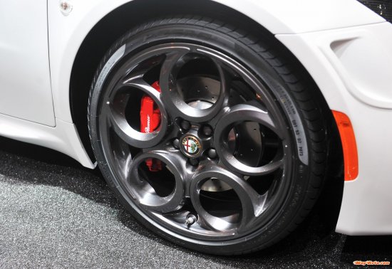 ������������ � ������-2013: Alfa Romeo 4C Launch Edition ��������� � ����������� � ���