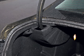 ����-����� Citroen C4, Peugeot 408