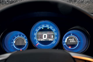 ����-����� Citroen C4, Peugeot 408