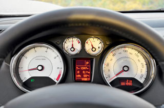 ����-����� Citroen C4, Peugeot 408