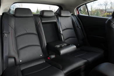 ����-����� Mazda3